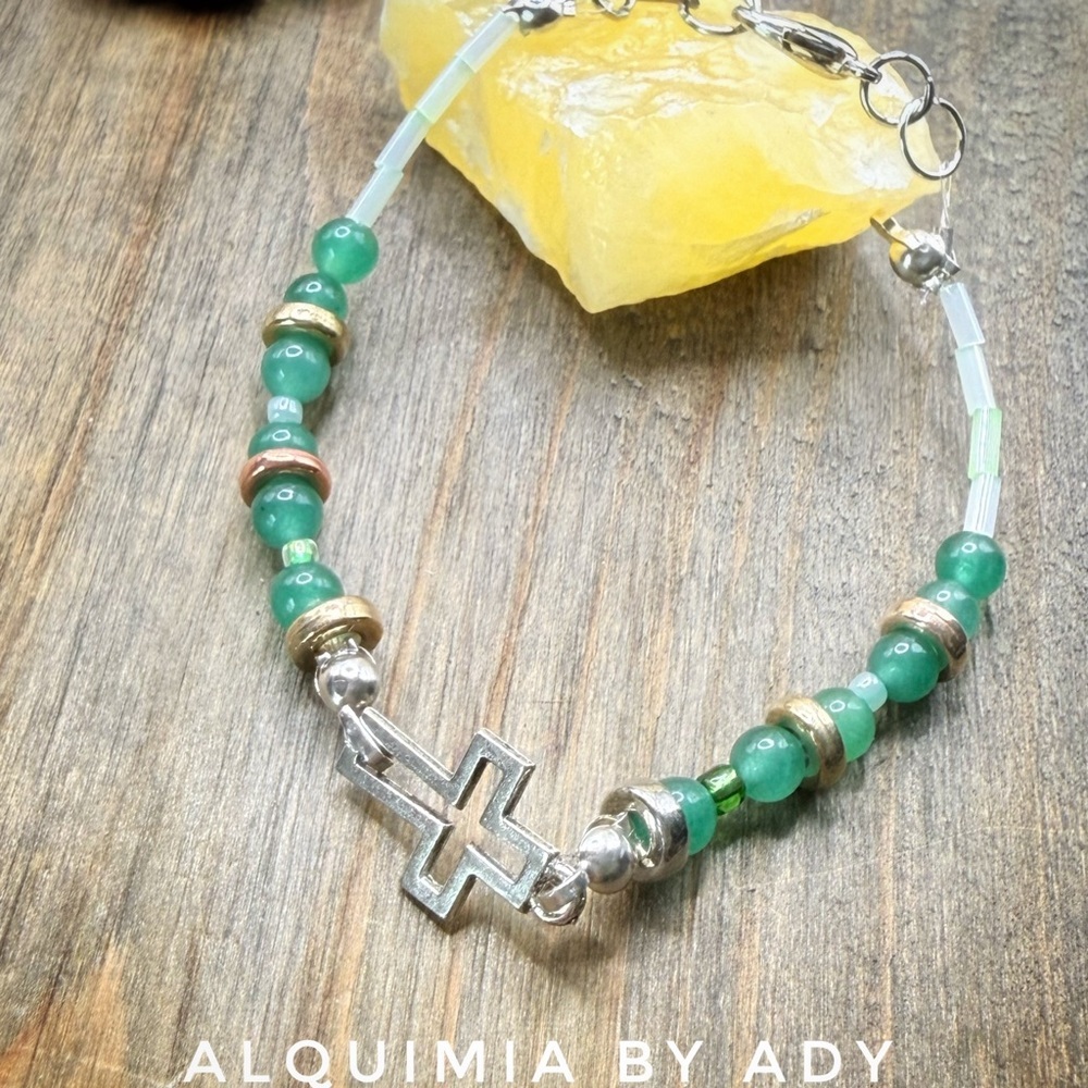 Alquimia Green and Silver Beaded Bracelet with Cross Charm
